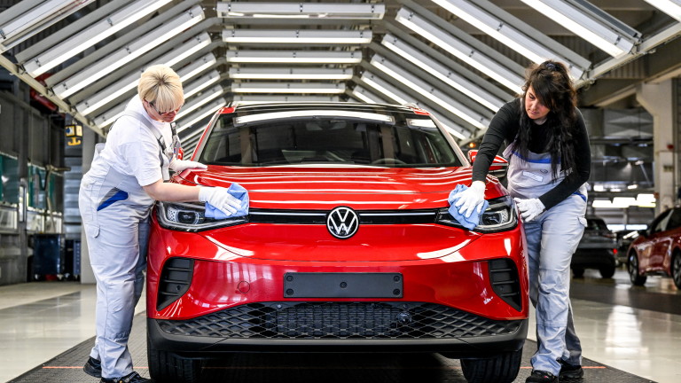 Съдбата на завода на Volkswagen в Дрезден е на кантар,