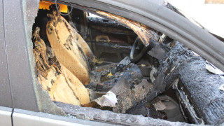 Откриха опожарена кола край София