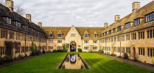 Какво е да учиш в престижните университети Оксфорд и Кеймбридж