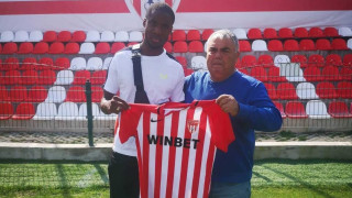 Алжирският КС Константин оспорва трансфера на халфа Дилан Бахамбула в