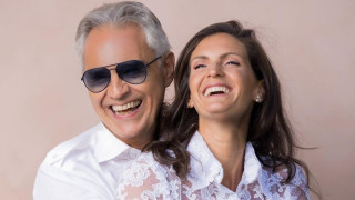 Италианският тенор Андреа Бочели 65 г и съпругата му Вероника