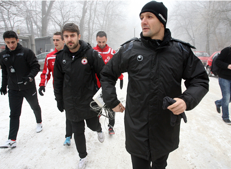 Прандели притеснен от Трапатони