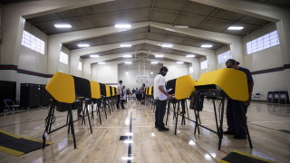 Британското издание Гардиън представя пет важни момента от проведените президентски