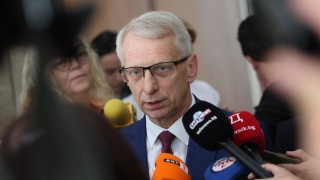 Със съставянето на новото коалиционно правителство за момента е сложен