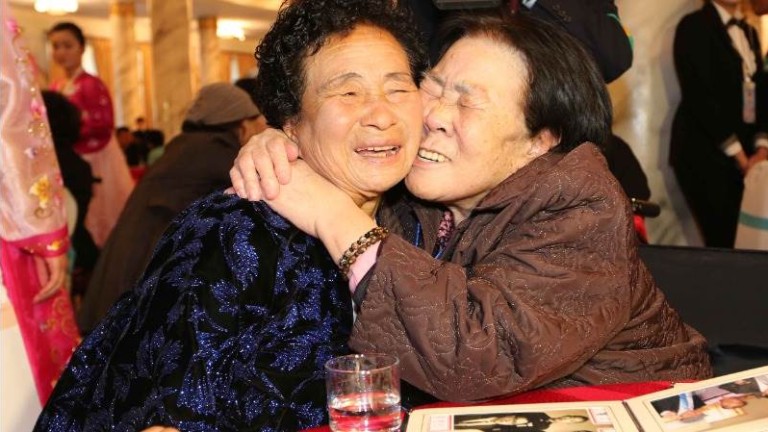Разделените корейци - два часа на четири очи, веднъж за цял живот 