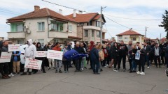 Бургазлии от кв. "Горно Езерово" на протест заради лошото състояние на пътищата