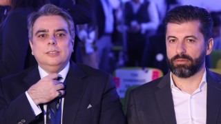 Бившият лидер и основател на Продължаваме промяната Кирил Петков приветства протестиращите