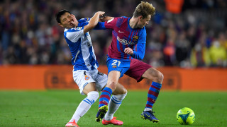 Полузащитникът на Барселона Френки де Йонг може да продължи кариерата