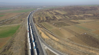Интензивен остава трафикът на граничните пунктове Калотина и Капитан Андреево