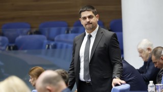 Партия Морал единство чест МЕЧ регистрира листите си с кандидатите