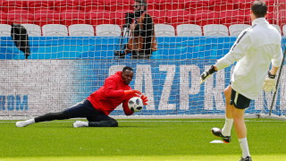 Шанс за Стив Манданда да дебютира на голям форум