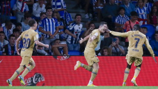 Роберт Левандовски отбеляза две попадения при победата на Барселона с