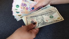 Аржентина на крачка от доларизацията: Централната банка купува $7 милиарда