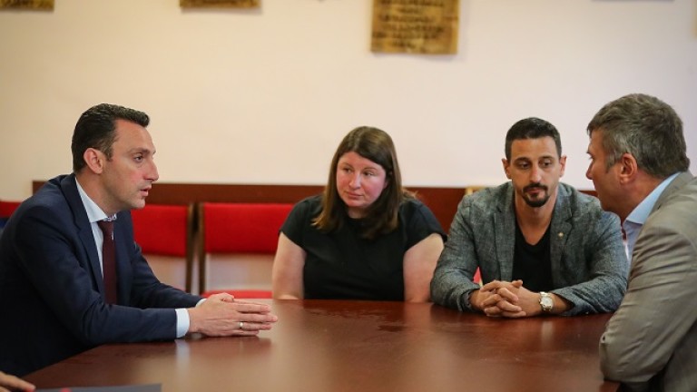 Тепихът остава за децата: Борбата в „Диана“ продължава!