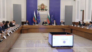 Радев вади страната с мерките срещу корупцията и прането на пари от "позорния сив списък"
