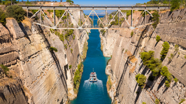 Затварят за ремонт Коринтския канал
