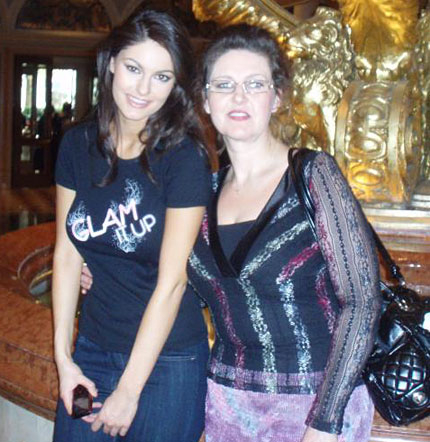 Българи от цял свят подкрепили Лаура Чуканов за „Мис САЩ”