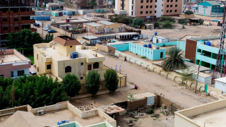 Хиляди судански демонстранти влязоха в Хартум много от тях стигнаха