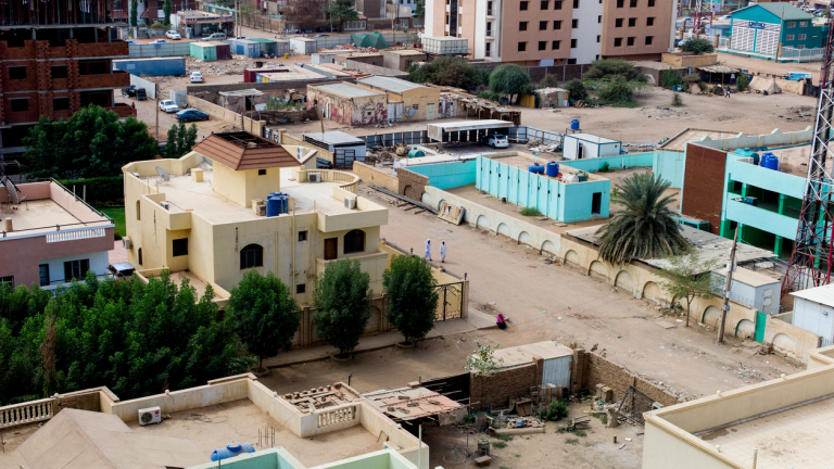 Протестиращите в Судан за първи път достигат до щаба на армията