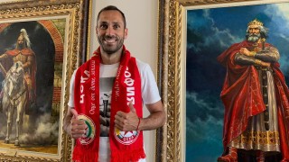 Българският национал Петър Занев подписа с ЦСКА Защитникът тренираше от