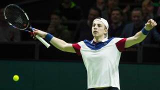 Участващият с уайлд кард представител на домакините Талон Гриекспоор елиминира