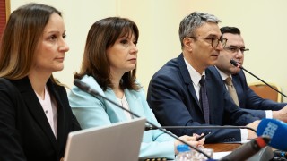 Омбудсманът и регулаторите продължават да бъдат заливани от жалби за