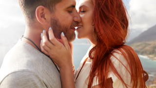 Защо хората се целуват