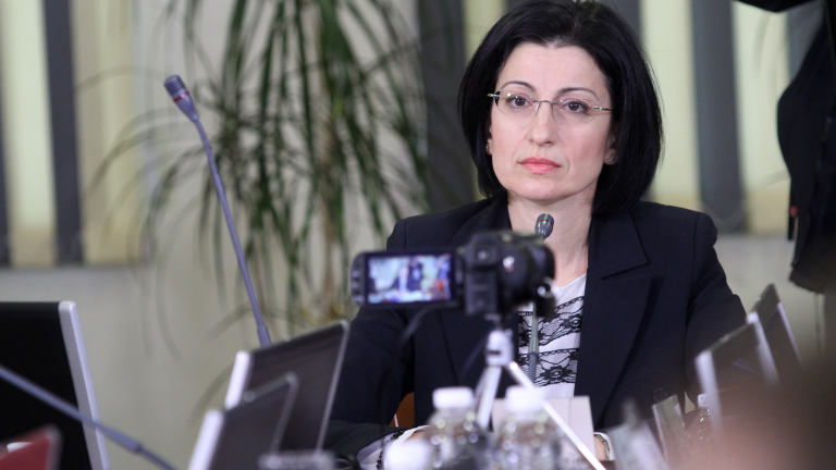 Премиерът сам се замесва в скандала във ВСС, твърди "опрасканата" Соня Найденова