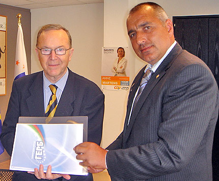 Мартенс посъветва десните да подкрепят Борисов