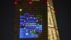 ЕЦБ приветства България в еврозоната със светлинна инсталация