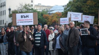 Протестиращи питат кой прегрупира главните прокурори