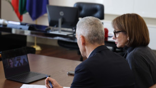 Служебният премиер Андрей Гюров и министърът на външните работи в
