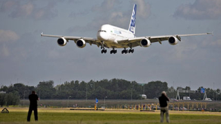 Млад, кадърен, но без бъдеще