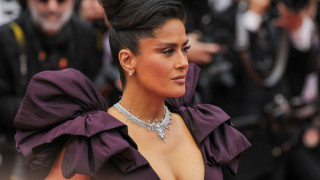 За своите 56 години Салма Хайек изглежда неотразимо Тя очевидно