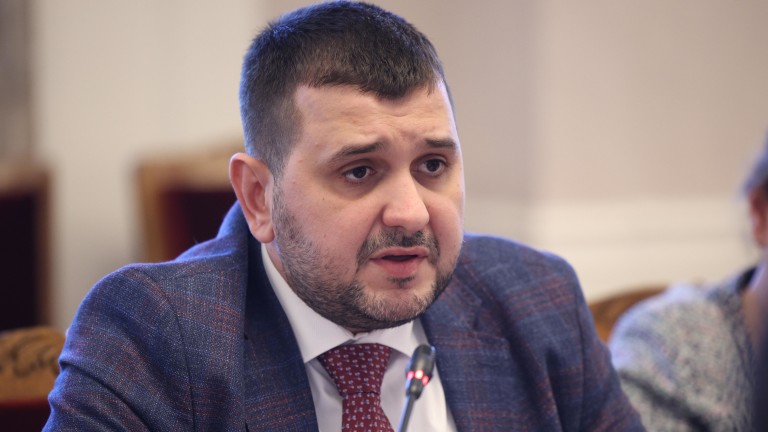 ДСБ предлагат да се съкратят 20 хил. души от администрацията