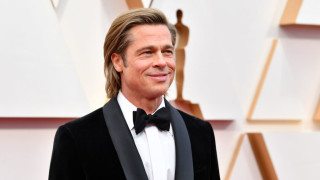 Брад Пит може и да е зает със съдебните дела