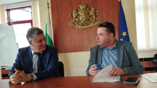 Министърът на регионалното развитие и благоустройството подписа 442 споразумения за