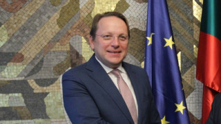 Европейската комисия е фрустрирана от боксуването на диалога между София