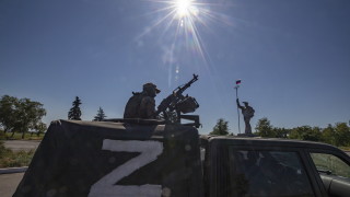 Руските сили продължиха сухопътните атаки в Северодонецк и взривиха мостове