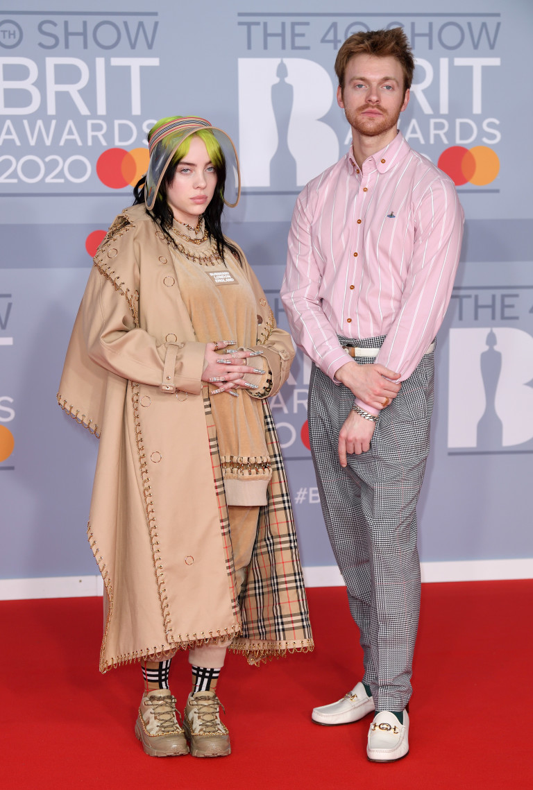 Били Айлиш и брат ѝ Финиъс