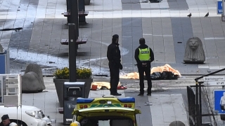 Разпитват двама за атентата в Стокхолм
