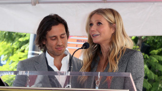 Гуинет Полтроу винаги е имала по нетрадиционен подход към връзките и партньорите