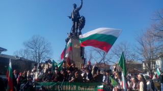 Министрите идват и си отиват, не подменяйте историята, зоват протестиращи