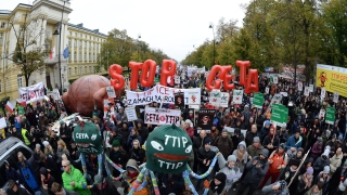 Хиляди протестираха във Варшава срещу търговските споразумения със САЩ и Канада
