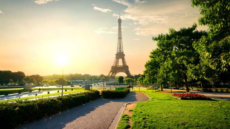 Айфеловата кула в Париж ръждясва прогресивно и се нуждае от