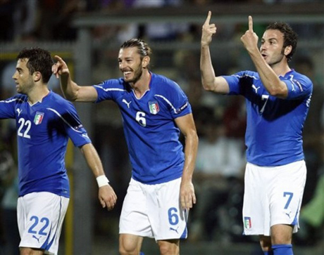 Супер Марио блести за Италия, Франция пречупи САЩ