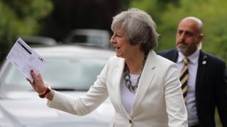 Инвеститорите видяха и лъч светлина след вота на Острова