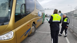 Изненадващи проверки срещу незаконен превоз на пътници стартираха на ГКПП Кулата