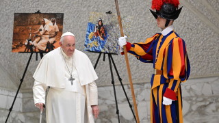 Зеленски към папа Франциск: Не може да има равенство между жертва и агресор