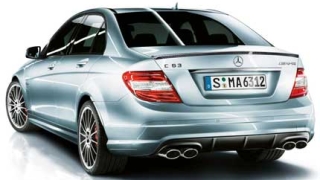 Mercedes пуска специален спортен пакет за C63 AMG